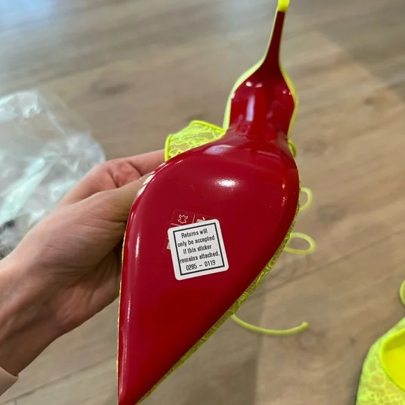 Christian Louboutin Kate 85mm Lace-Up
Lace Pumps Heels size 38.5 - Picture 8 of 10